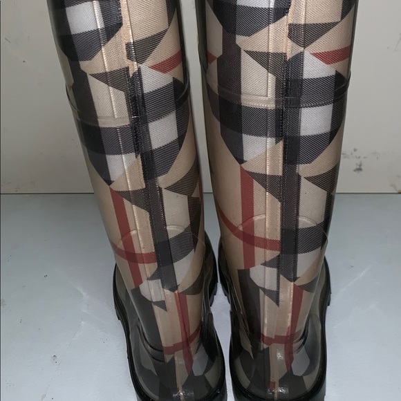 Burberry Rain Boots  Size 36 - Picture 3 of 8